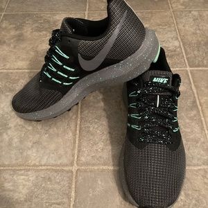 Nike Run Swift Running Shoes Women’s Size 8.5 Black Gray AR1904-001